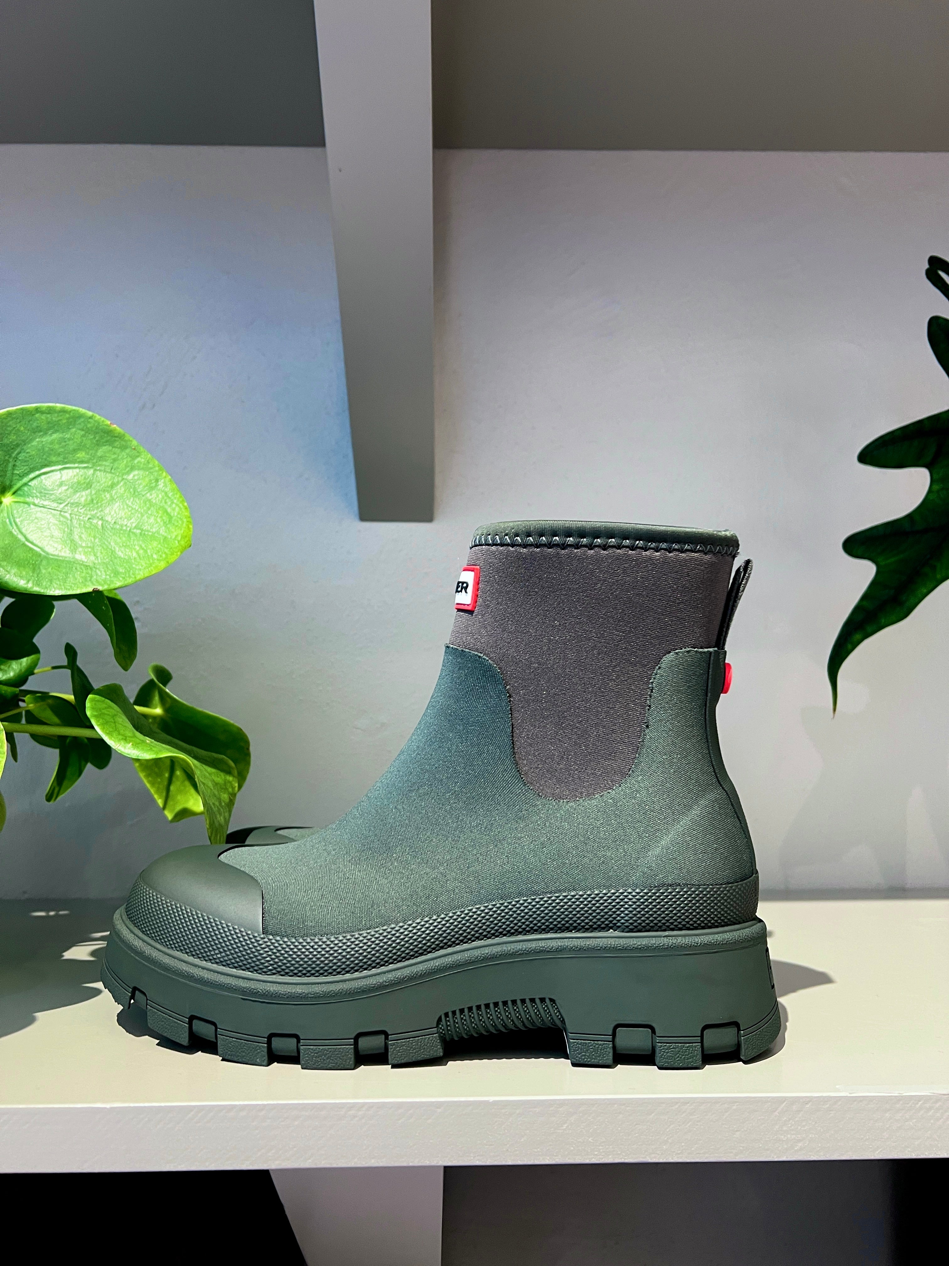 Hunter Unisex Elements Neoprene Chelsea Boots Dark Olive