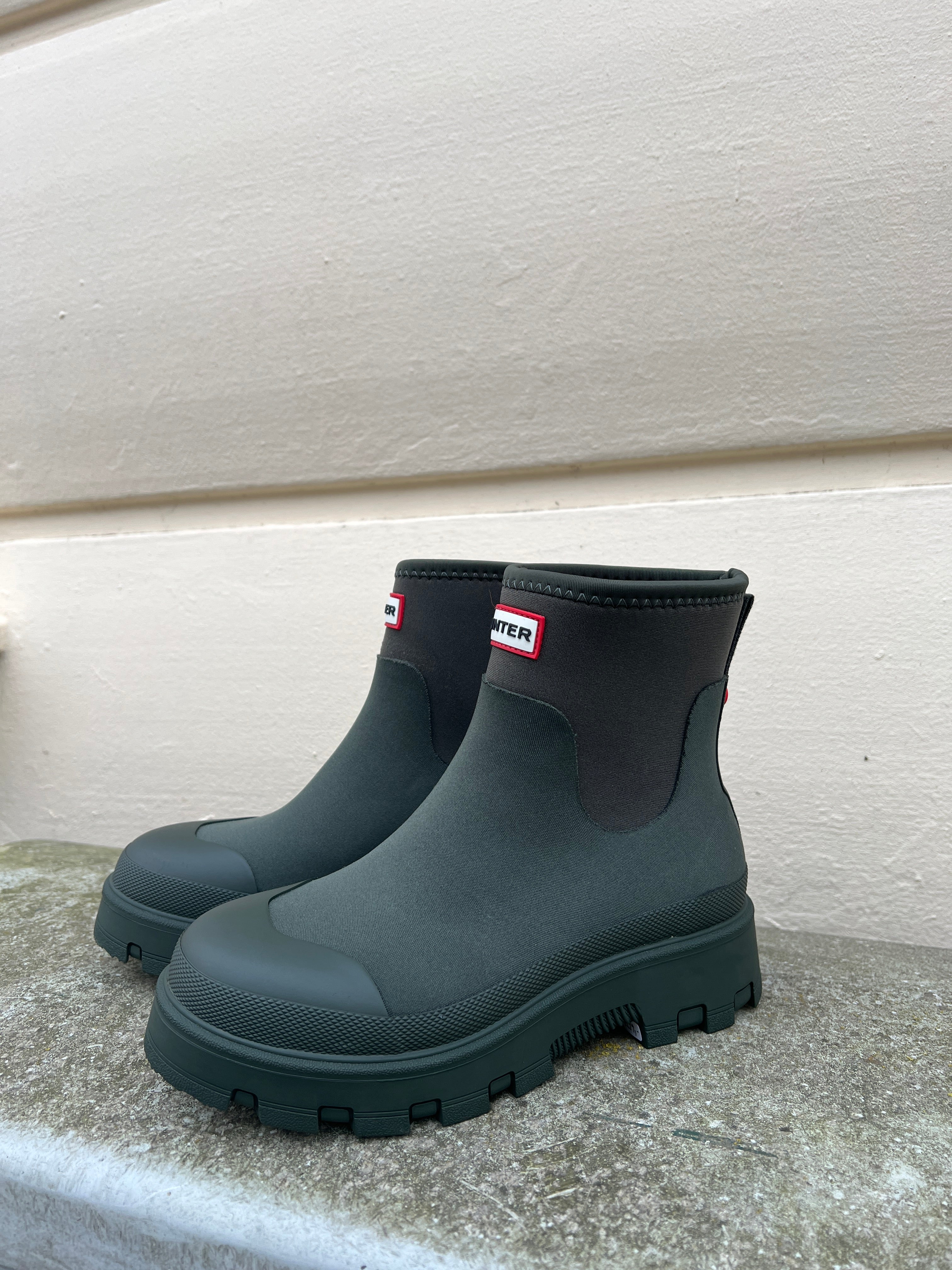 Hunter Unisex Elements Neoprene Chelsea Boots Dark Olive