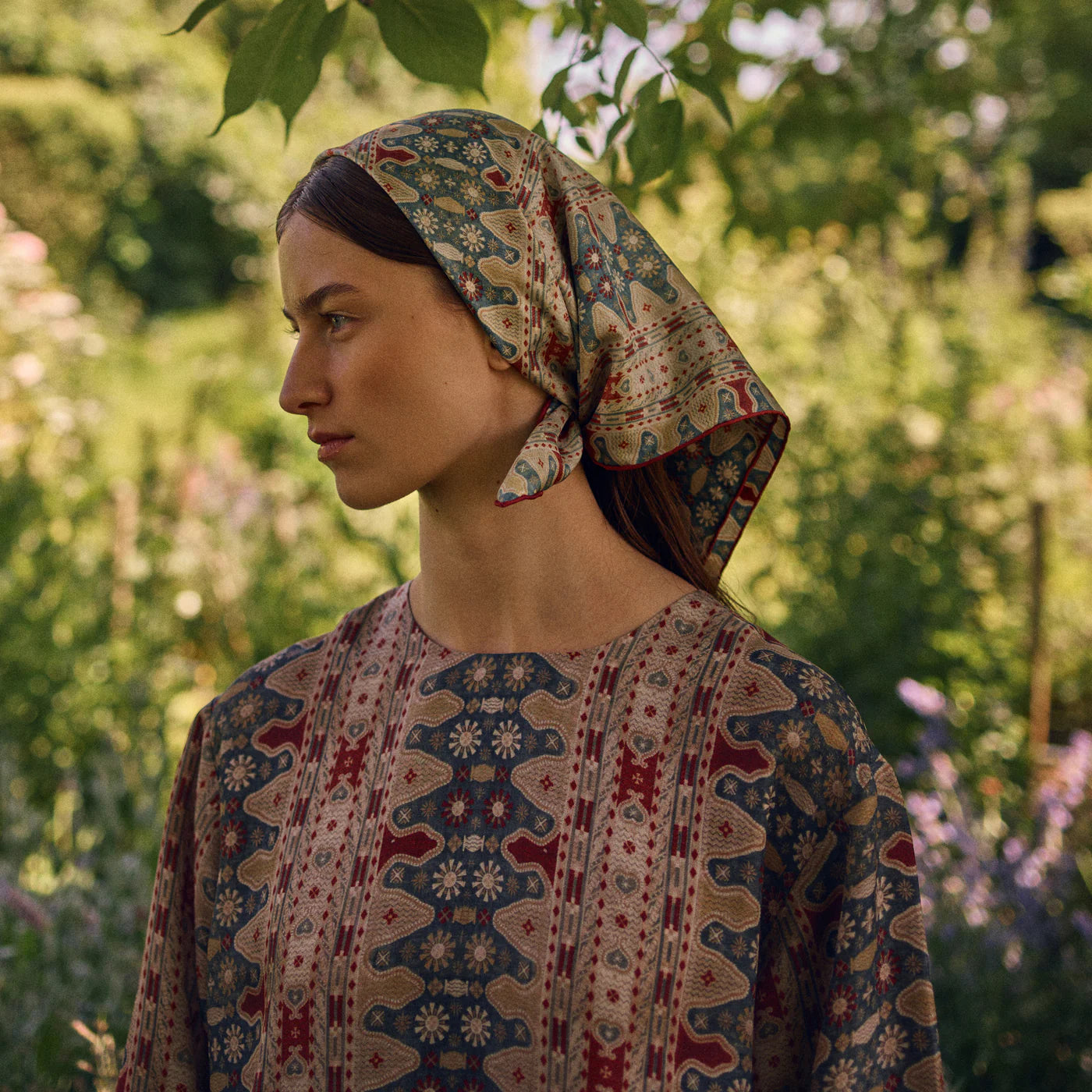 Tapis Noir Small Classical Elinor Silketørklæde