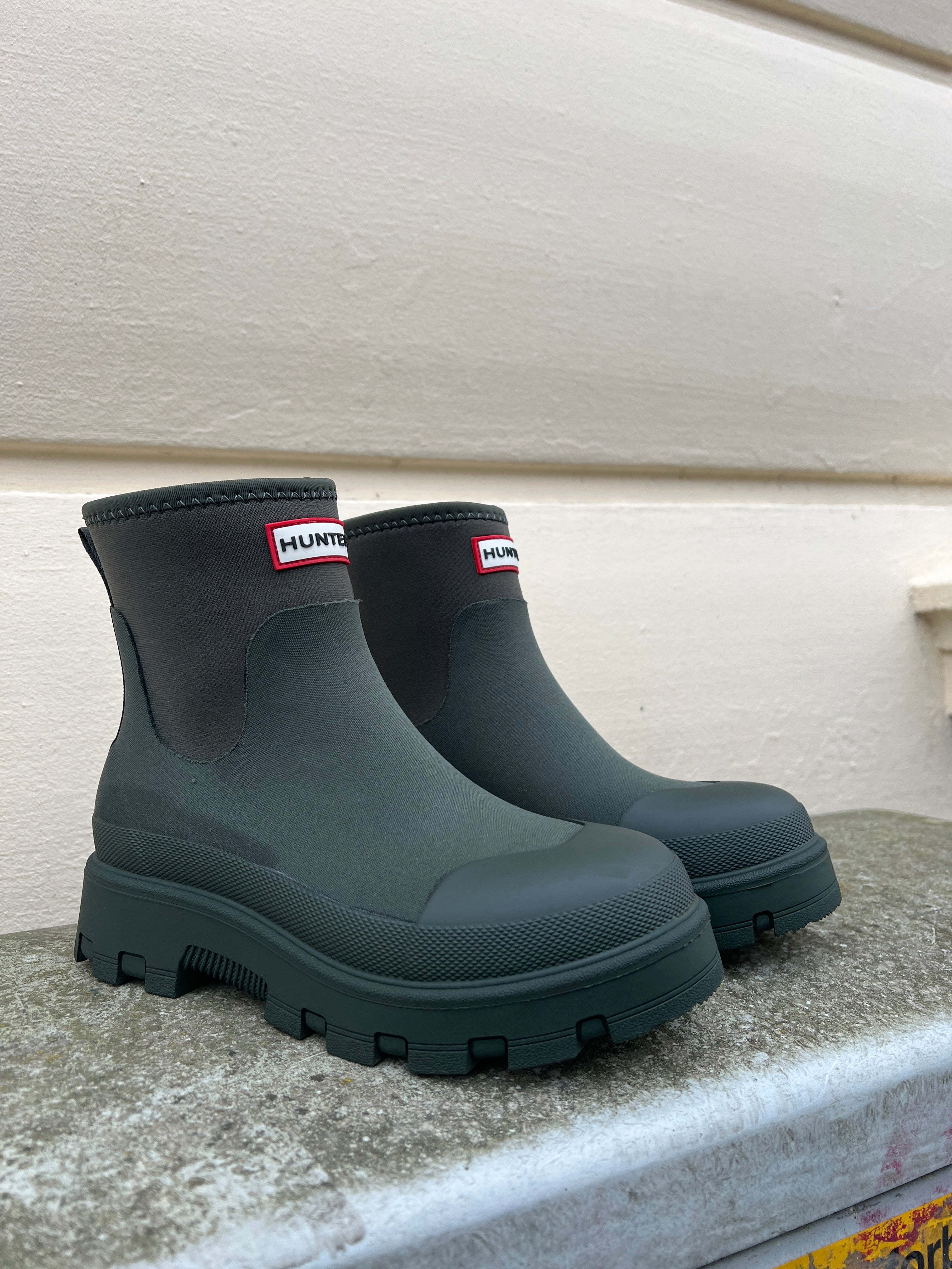 Hunter Unisex Elements Neoprene Chelsea Boots Dark Olive