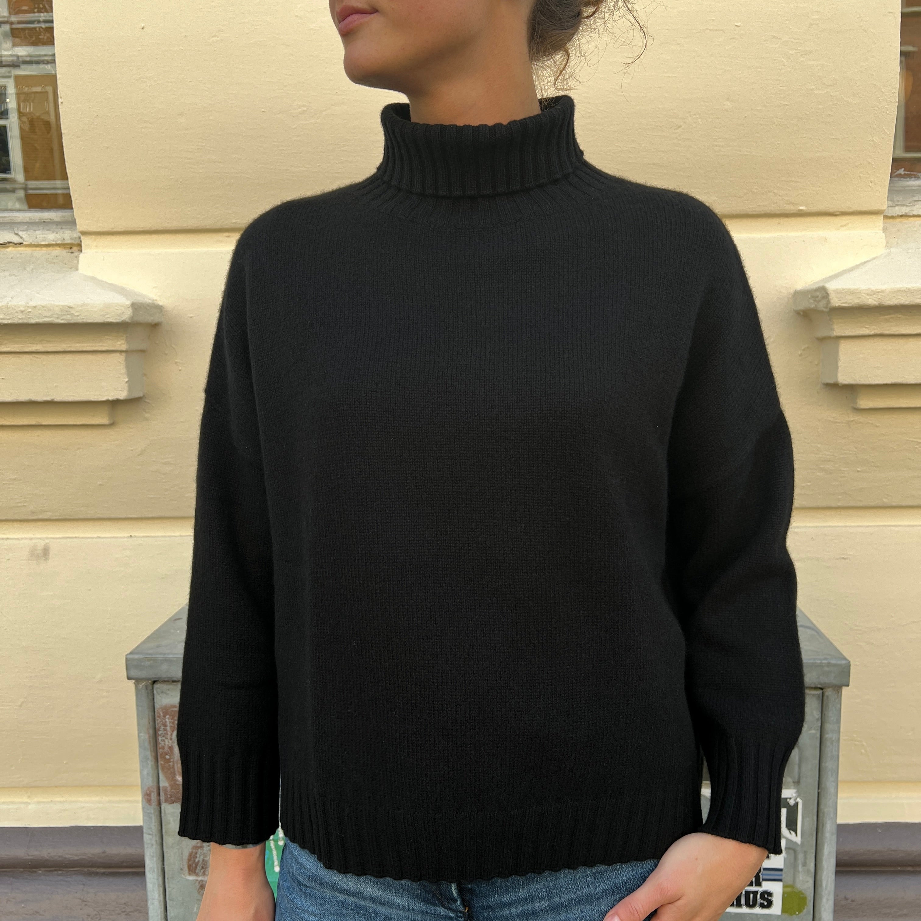 WUTH Eva Rullekrave Black