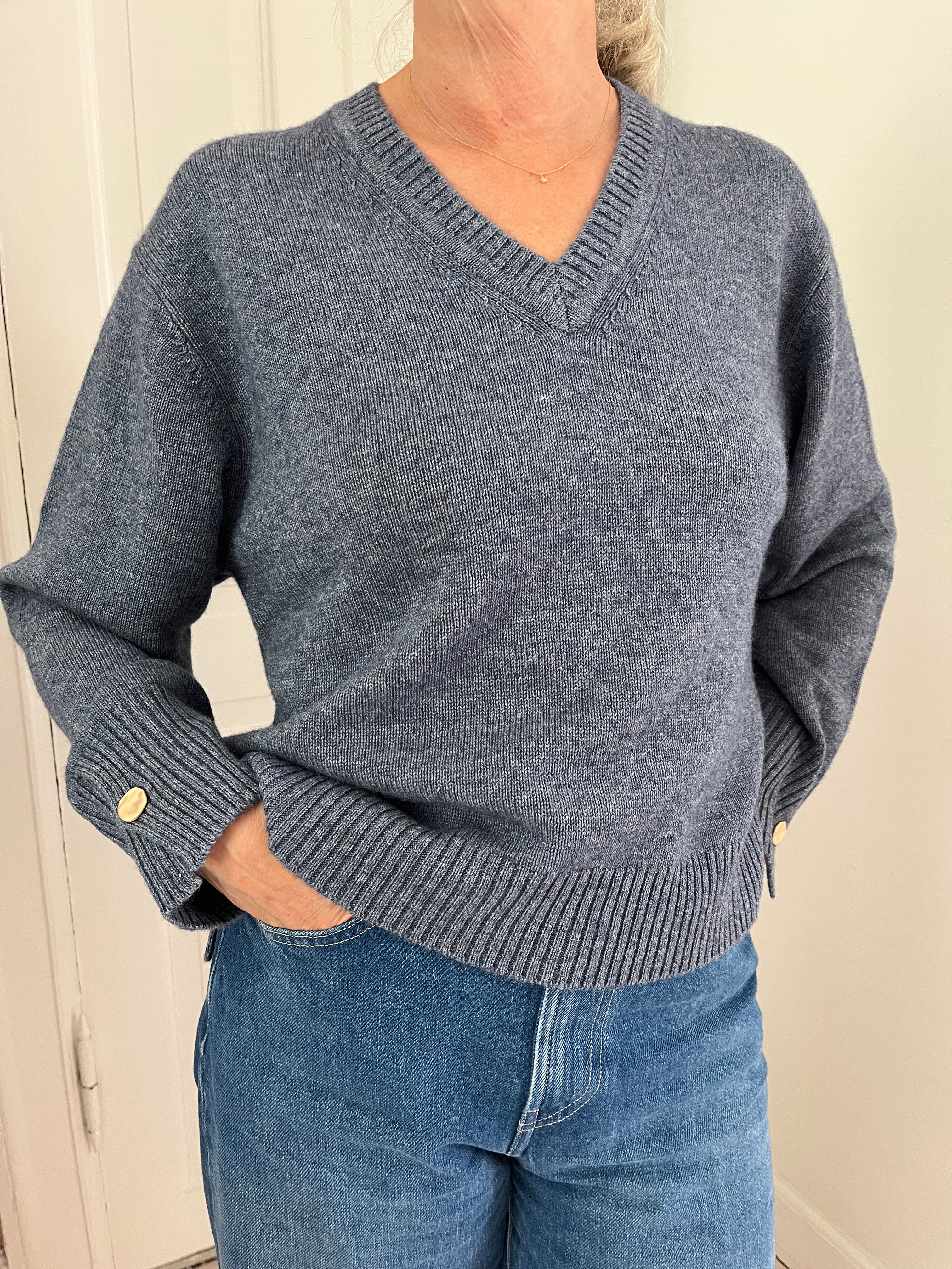 FTC Cashmere V-hals Sweater i stone blue