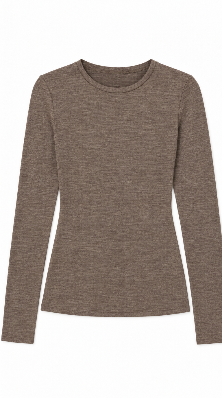 Langærmet brun t-shirt med rund hals og meleret tekstur mod en hvid baggrund.