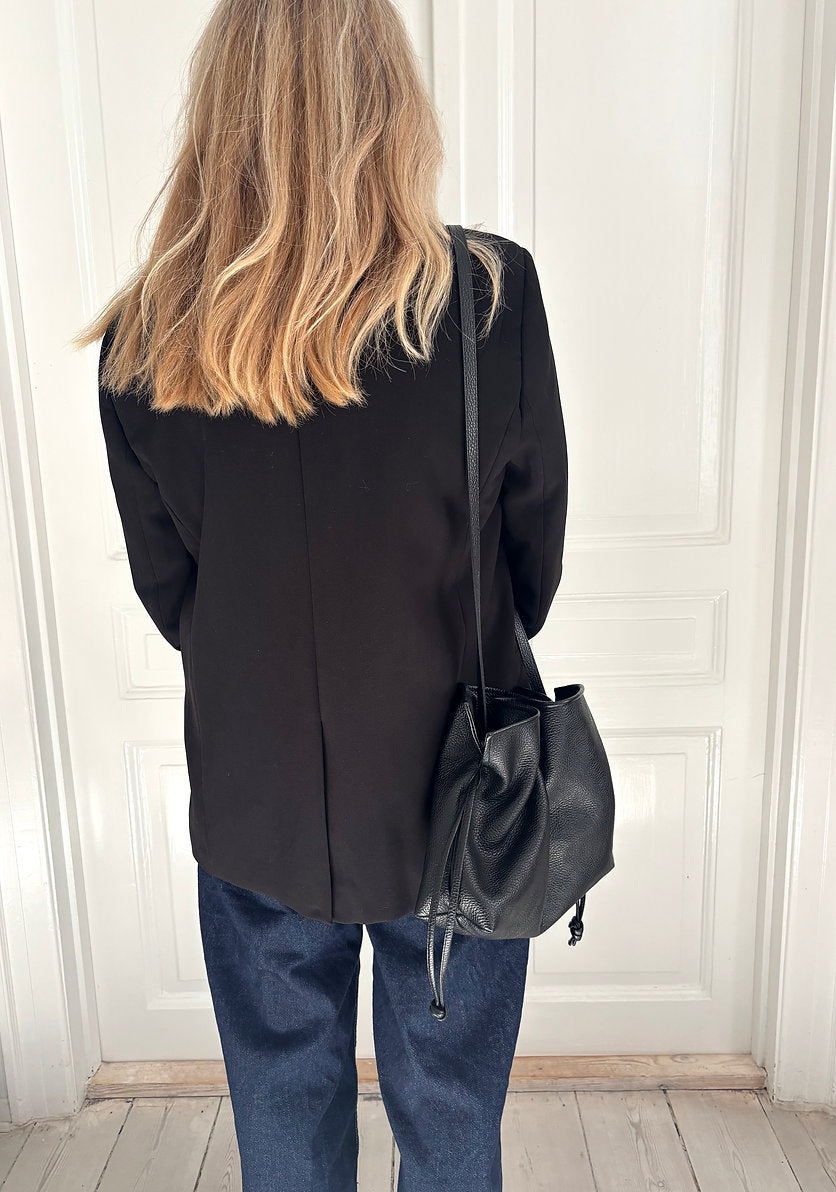 Infinito 2012 Camilla Buckettaske Black