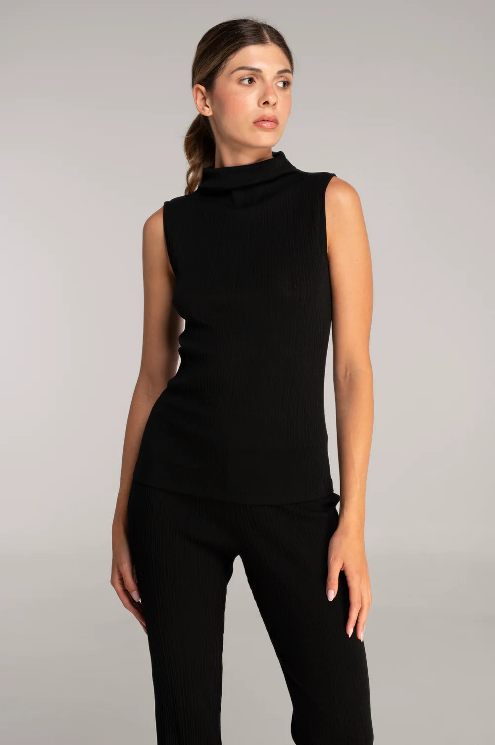 Oscalito Sleeveless Mock Neck Top