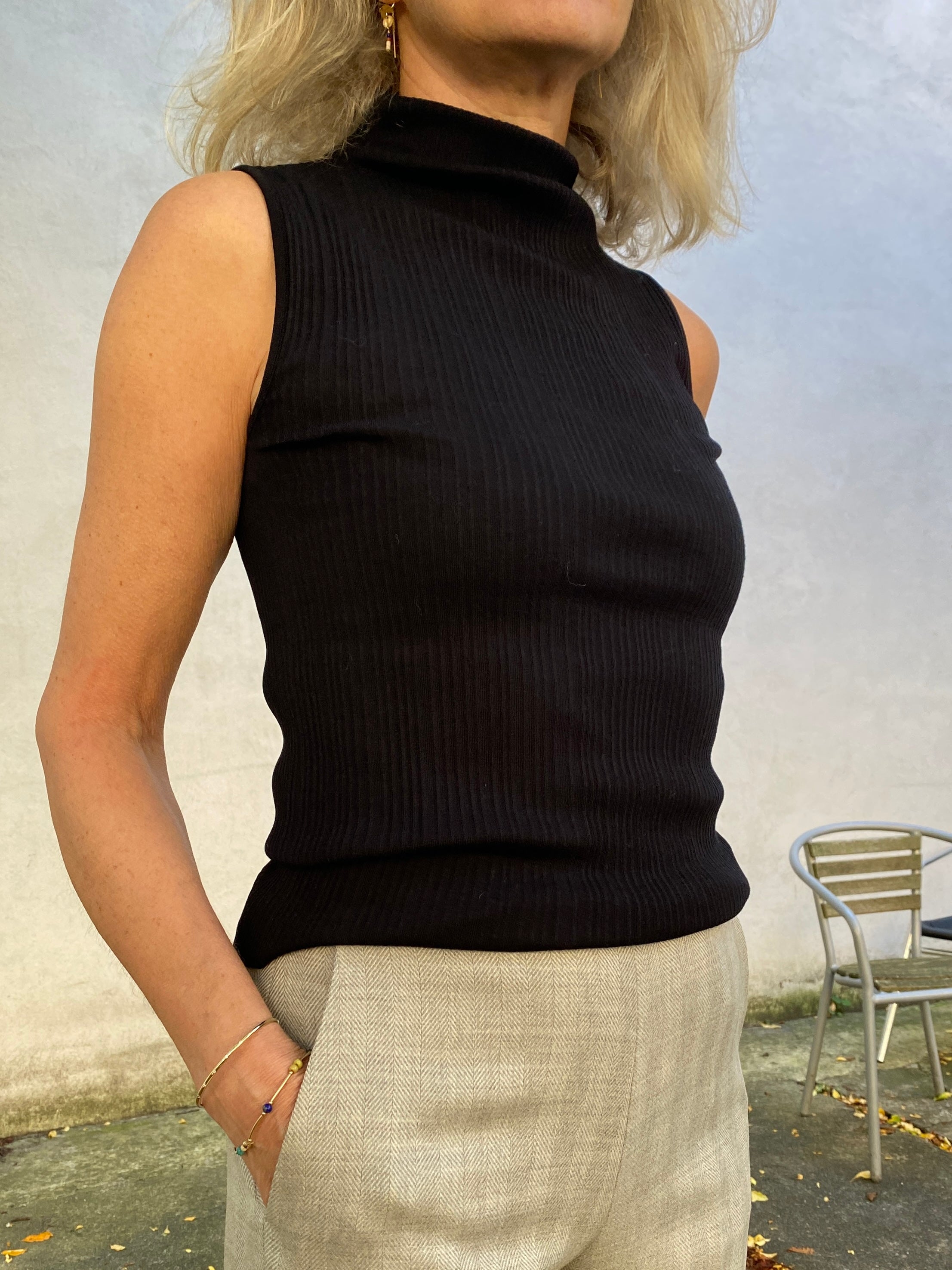 Oscalito Sleeveless Mock Neck Top