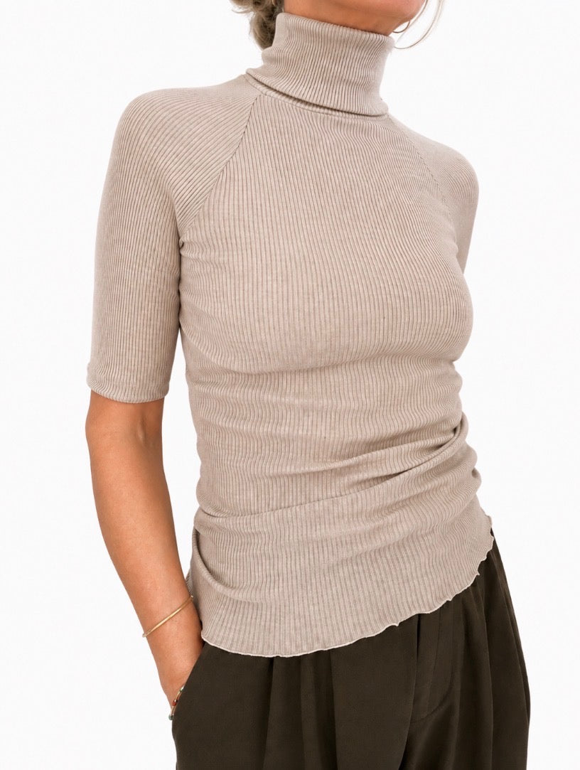 Oscalito kortærmet Bluse m. Rullekrave Beige