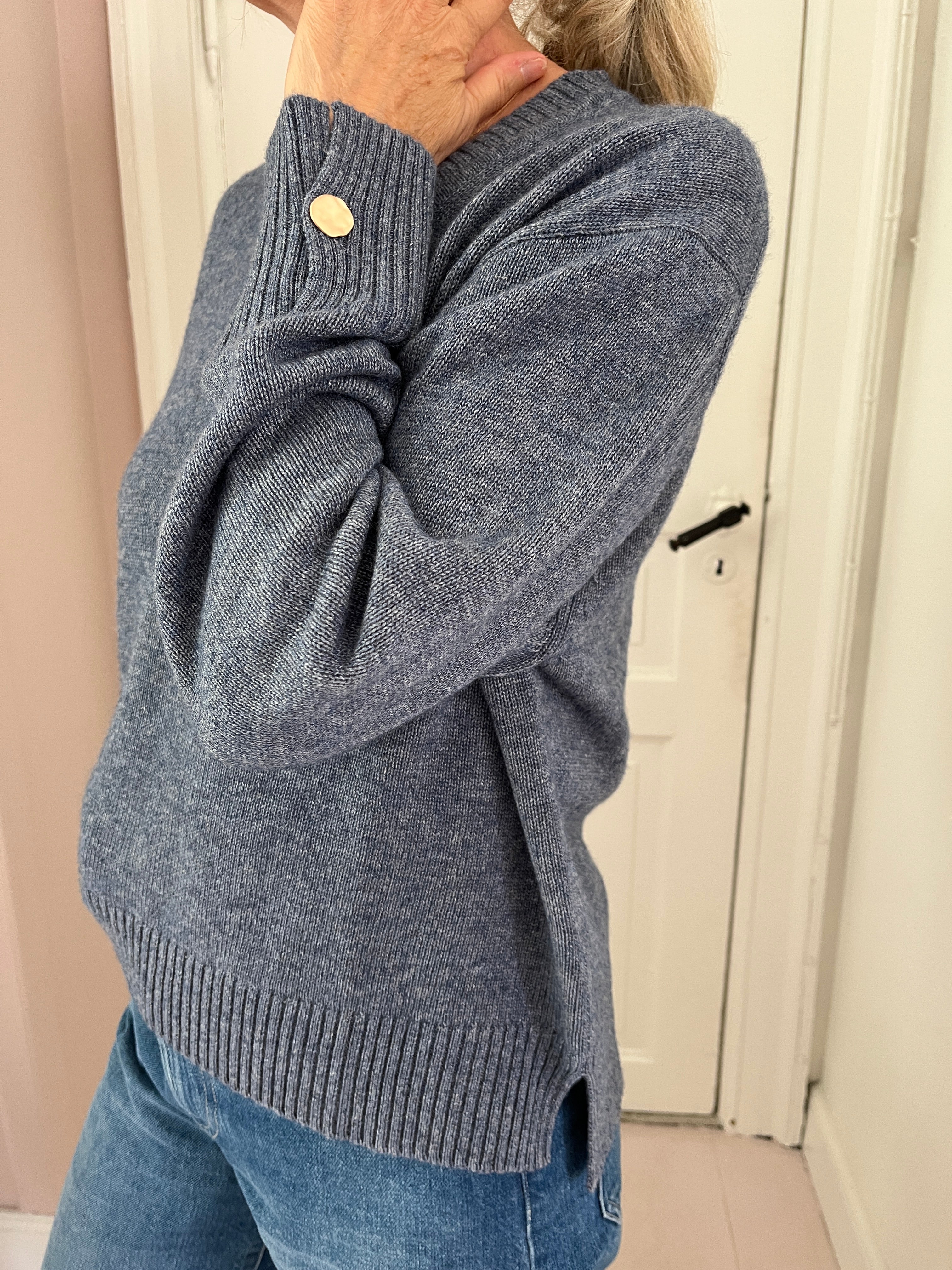 FTC Cashmere V-hals Sweater i stone blue